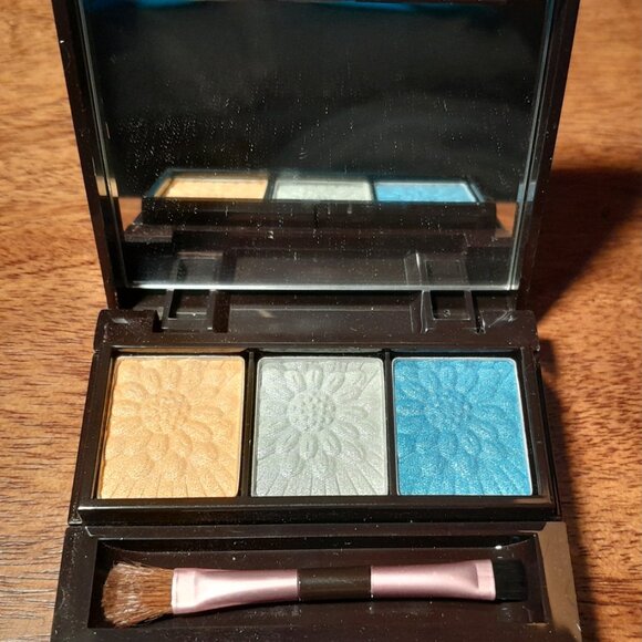 Mark Color Swing Compact: Six Eyeshadows! - Picture 2 of 8